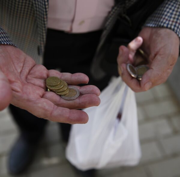 Ακρίβεια  και πως να την αντιμετωπίσουμε με τους χαμηλούς μισθούς και συντάξεις ;